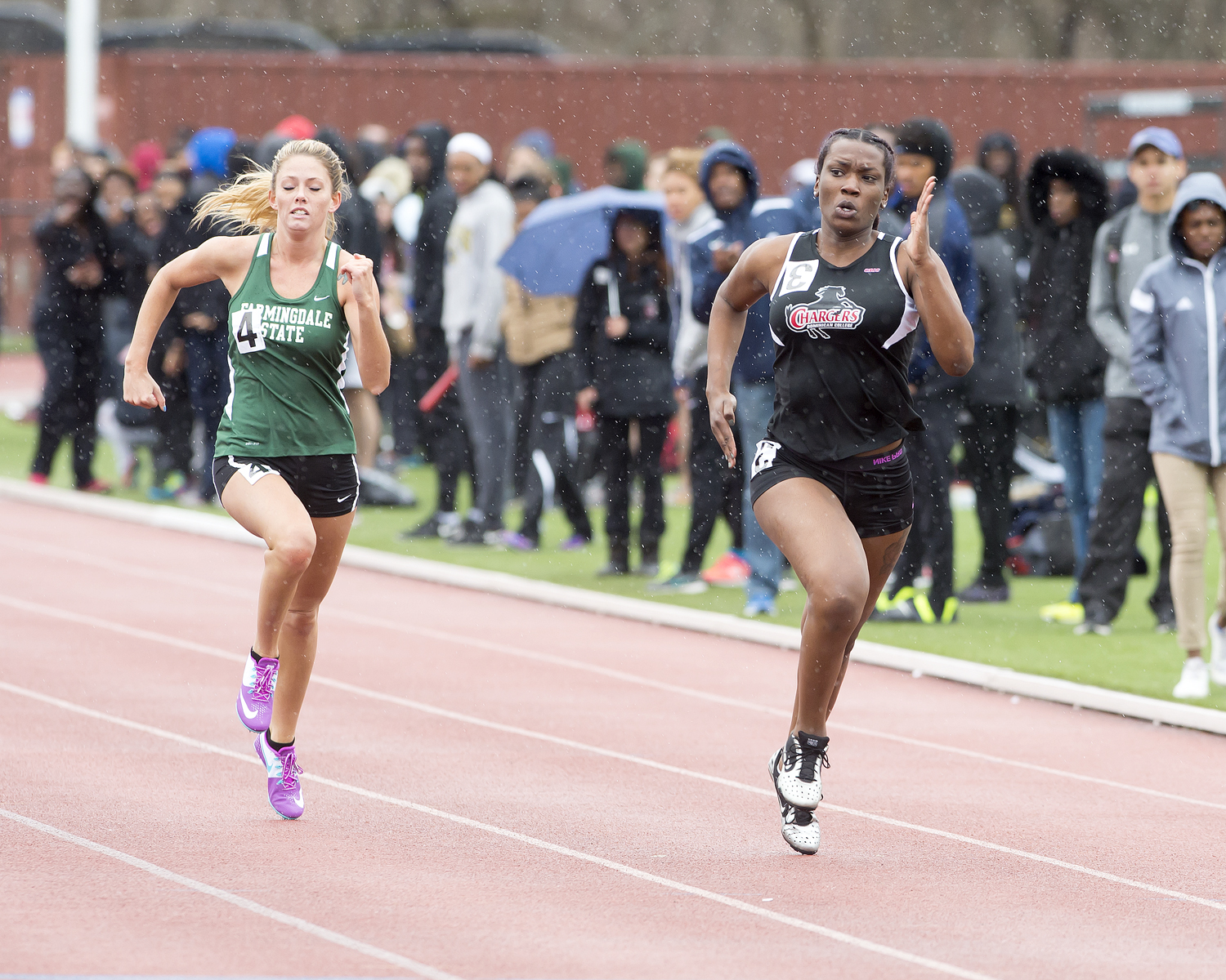 DOMINICAN COMPETES AT NYRR NIGHT AT THE RACES